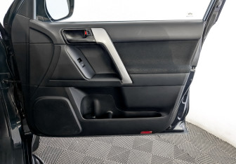 Подержанный автомобиль Toyota Land Cruiser Prado 2021 года (26 фото)