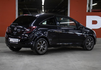 Подержанный автомобиль Opel Corsa 2011 года (5 фото)