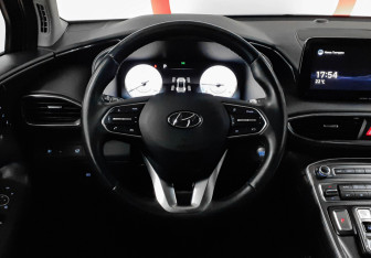 Подержанный автомобиль Hyundai Santa Fe 2022 года (11 фото)
