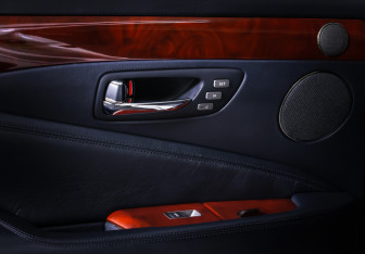 Подержанный автомобиль Lexus LS 2012 года (21 фото)