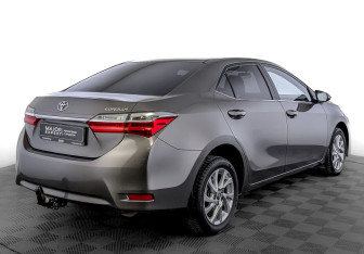 Подержанный автомобиль Toyota Corolla Sedan 2016 года (5 фото)