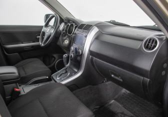 Подержанный автомобиль Suzuki Grand Vitara 2010 года (9 фото)