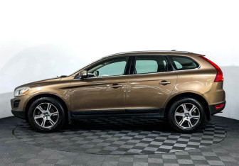 Подержанный автомобиль Volvo XC60 2011 года (8 фото)