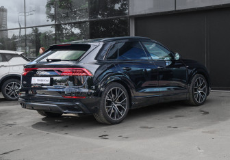 Подержанный автомобиль Audi Q8 2019 года (4 фото)