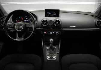 Подержанный автомобиль Audi A3 Sedan 2017 года (8 фото)