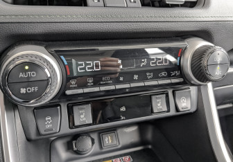 Подержанный автомобиль Toyota RAV4 2024 года (21 фото)