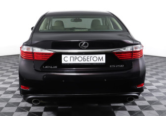 Подержанный автомобиль Lexus ES 2012 года (6 фото)