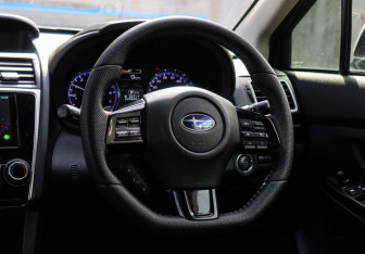 Подержанный автомобиль Subaru Levorg 2015 года (11 фото)