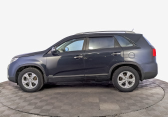 Подержанный автомобиль Kia Sorento 2017 года (8 фото)