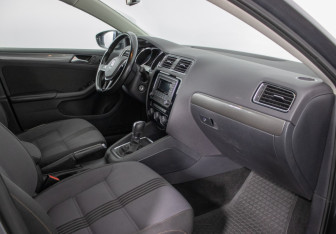 Подержанный автомобиль Volkswagen Jetta Sedan 2016 года (9 фото)