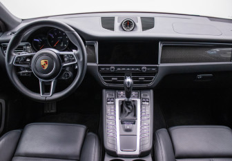 Подержанный автомобиль Porsche Macan 2021 года (13 фото)