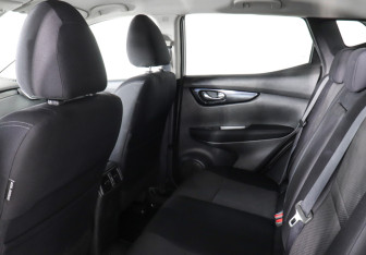 Подержанный автомобиль Nissan Qashqai 2016 года (12 фото)