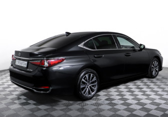 Подержанный автомобиль Lexus ES 2019 года (5 фото)