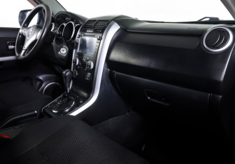 Подержанный автомобиль Suzuki Grand Vitara 2010 года (10 фото)