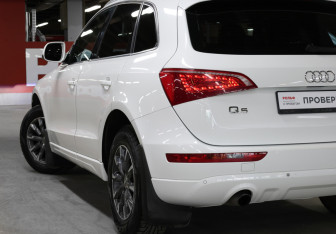 Подержанный автомобиль Audi Q5 2012 года (24 фото)
