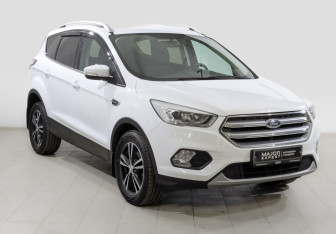Подержанный автомобиль Ford Kuga 2017 года (3 фото)