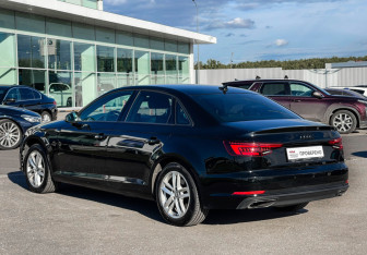 Подержанный автомобиль Audi A4 Sedan 2019 года (7 фото)
