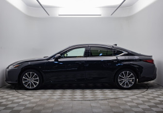 Подержанный автомобиль Lexus ES 2020 года (2 фото)
