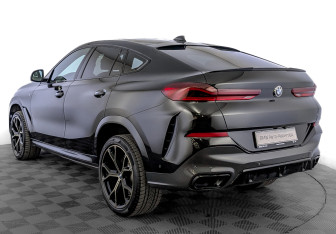 Подержанный автомобиль BMW X6 2021 года (7 фото)