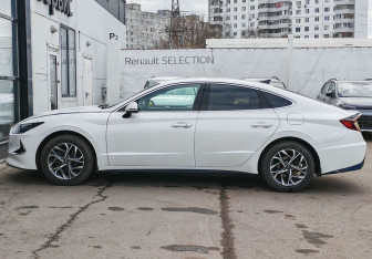 Подержанный автомобиль Hyundai Sonata 2019 года (8 фото)