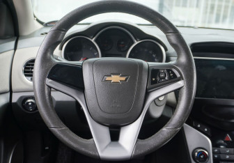 Подержанный автомобиль Chevrolet Cruze Sedan 2010 года (13 фото)