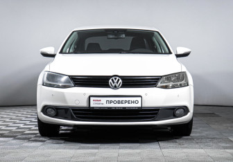 Подержанный автомобиль Volkswagen Jetta Sedan 2013 года (2 фото)