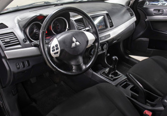 Подержанный автомобиль Mitsubishi Lancer Sedan 2007 года (16 фото)