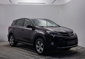 Подержанный автомобиль Toyota RAV4 2015 года (3 фото)
