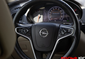 Подержанный автомобиль Opel Insignia Sedan 2014 года (12 фото)
