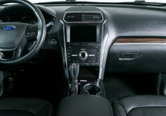 Подержанный автомобиль Ford Explorer 2019 года (7 фото)