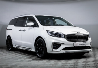 Подержанный автомобиль Kia Carnival 2018 года (3 фото)