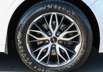 Подержанный автомобиль Kia K5 2021 года (21 фото)