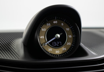 Подержанный автомобиль Porsche Taycan 2020 года (21 фото)