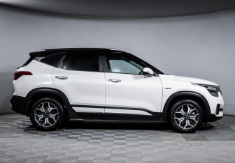 Подержанный автомобиль Kia Seltos 2021 года (4 фото)