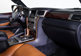 Подержанный автомобиль Lexus LX 2014 года (11 фото)