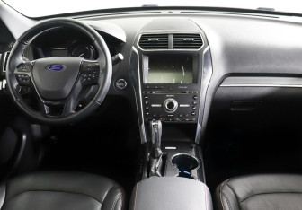 Подержанный автомобиль Ford Explorer 2019 года (8 фото)