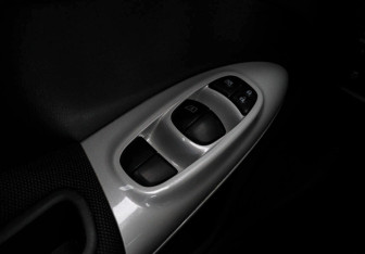 Подержанный автомобиль Nissan Juke 2012 года (17 фото)
