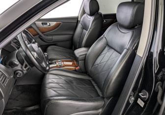 Подержанный автомобиль Infiniti QX70 2016 года (20 фото)
