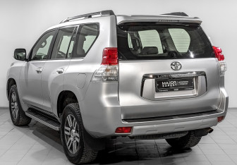 Подержанный автомобиль Toyota Land Cruiser Prado 2013 года (7 фото)