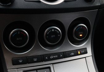 Подержанный автомобиль Mazda 3 Sedan 2011 года (17 фото)