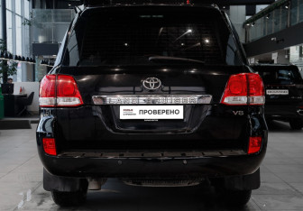 Подержанный автомобиль Toyota Land Cruiser Suv 2009 года (5 фото)