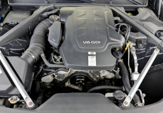 Подержанный автомобиль Kia K900 2019 года (9 фото)