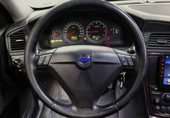Подержанный автомобиль Volvo S60 2007 года (12 фото)