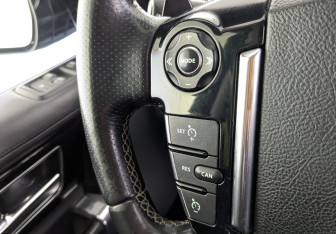 Подержанный автомобиль Land Rover Discovery 2016 года (30 фото)