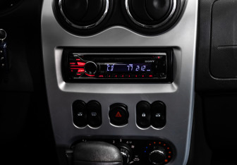 Подержанный автомобиль Renault Sandero 2011 года (12 фото)