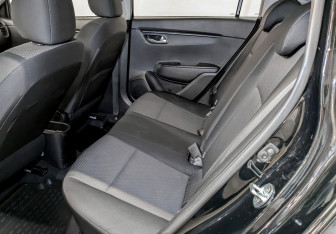 Подержанный автомобиль Kia Rio Hatchback 2021 года (10 фото)