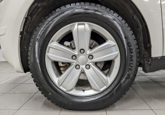 Подержанный автомобиль Geely Emgrand X7 2015 года (17 фото)