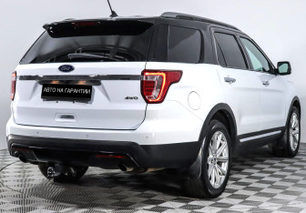 Подержанный автомобиль Ford Explorer 2017 года (3 фото)