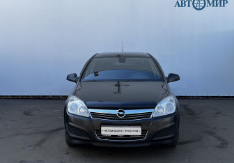 Подержанный автомобиль Opel Astra Sedan 2014 года (2 фото)