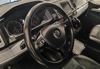 Подержанный автомобиль Volkswagen Multivan 2019 года (15 фото)